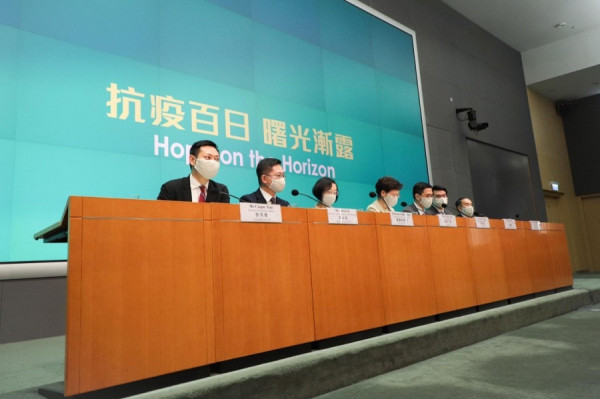 【新冠肺炎】政府放寬部分防疫措施及全民派口罩　一文睇晒懶人包