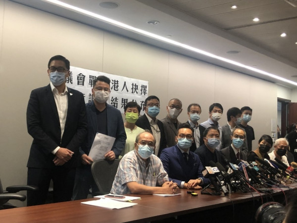 【香港政情】14名參與民調議員決定留任　民主派最少失3席