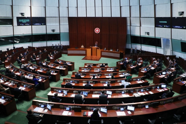 【答問大會】林鄭：接種疫苗是免檢疫往返內地必要條件　打針誘因由商界提供