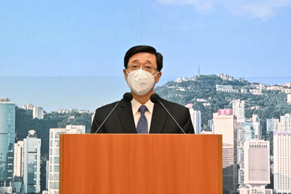 【特首選舉】首位紀律部隊出身政務司長　李家超辭職備戰特首選舉