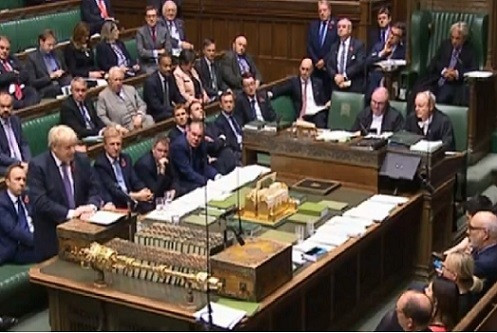 【FOCUS】脫歐鬧劇再加場 英鎊望匯息兼賺