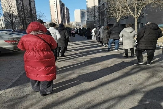 【FOCUS】千萬級城市伏擊不斷　抗疫路徑之爭再起