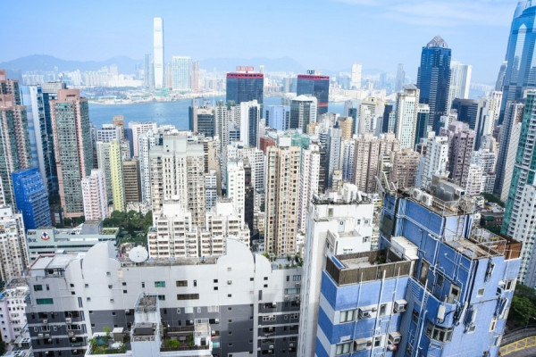 【回顧展望－疫下樓市】今年賣地收入挫逾七成　僅誕一幅百億地王