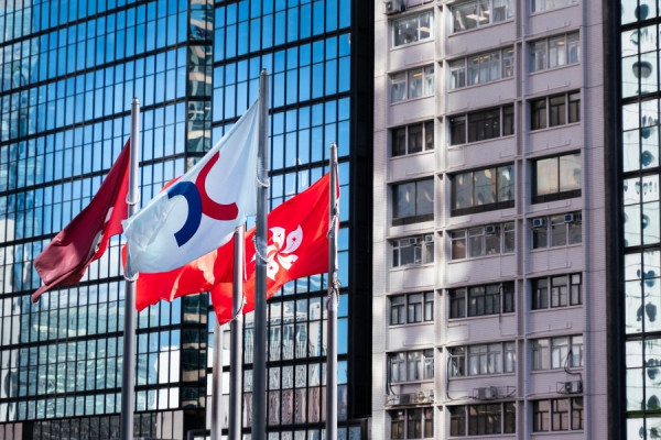 《股市一周》北水淹香江　港股周升873點　傳區域禁足高位回吐