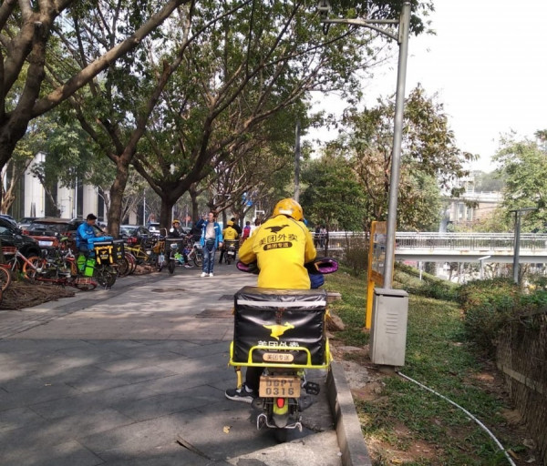 港股插581點力保兩萬八　科指挫3%　美團十連跌