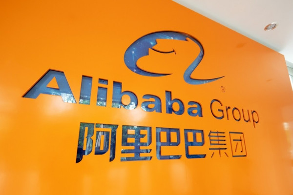 據報馬雲蔡崇信抵押股份  阿里巴巴跌穿十天線