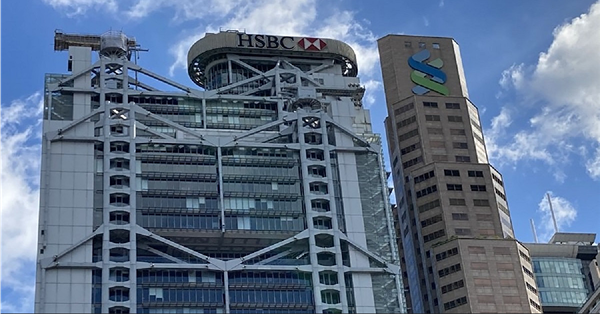 滙控開展新一輪回購獲大行唱好，與渣打齊逆市上升，邊隻較值博？