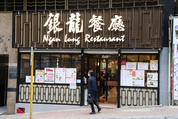 【新冠肺炎】陳肇始：放寬食肆每枱最多4人　重開麻雀館及機舖等