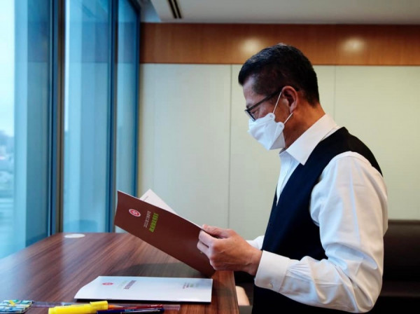 【預算案】派1萬元消費券 4月先發五千