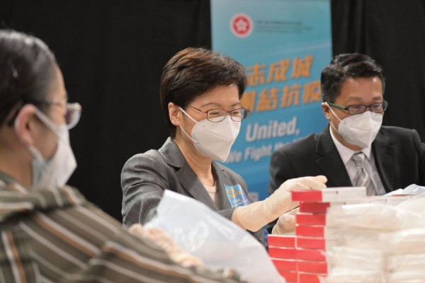 【新冠肺炎】林鄭：暫托中心可處方口服藥　研用快測了解社區感染
