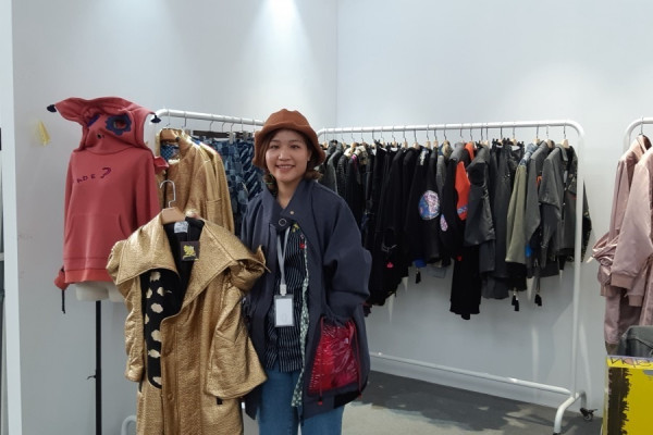 【上海特寫】港產時裝登陸滬秋冬展　商業區快閃露鋒芒