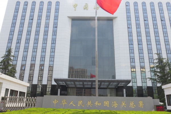 《神州經脈》美元計出口近三年高順差創紀錄　滬指三千四嚮警號