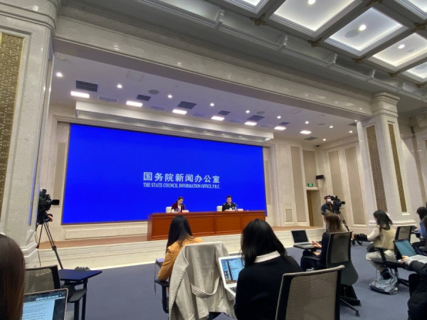 《神州經脈》全年進出口規模創新高　本土確診續破百　滬指兩連跌