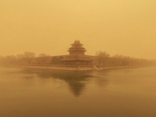 《京城近觀》漫天風沙的北京