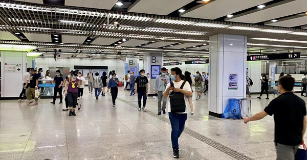 【上海特寫】上海復常　核酸掃碼成日常