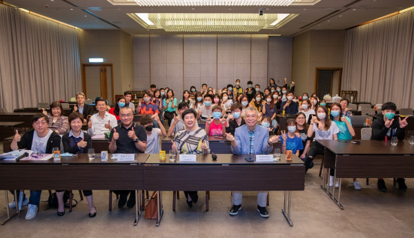 社創作為青年人生想像--謝思熹、楊紫璇